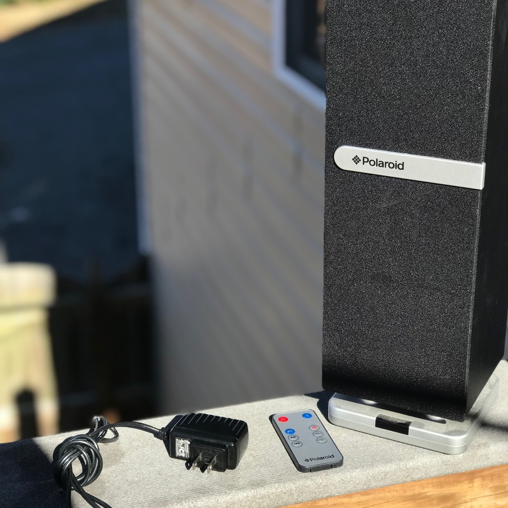 Polaroid speaker